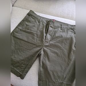 Levi's Dark Olive XX Chino Shorts W36
